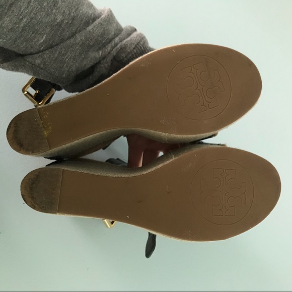 Tory Burch wedge with logo. Size 5 - Picture 6 of 8